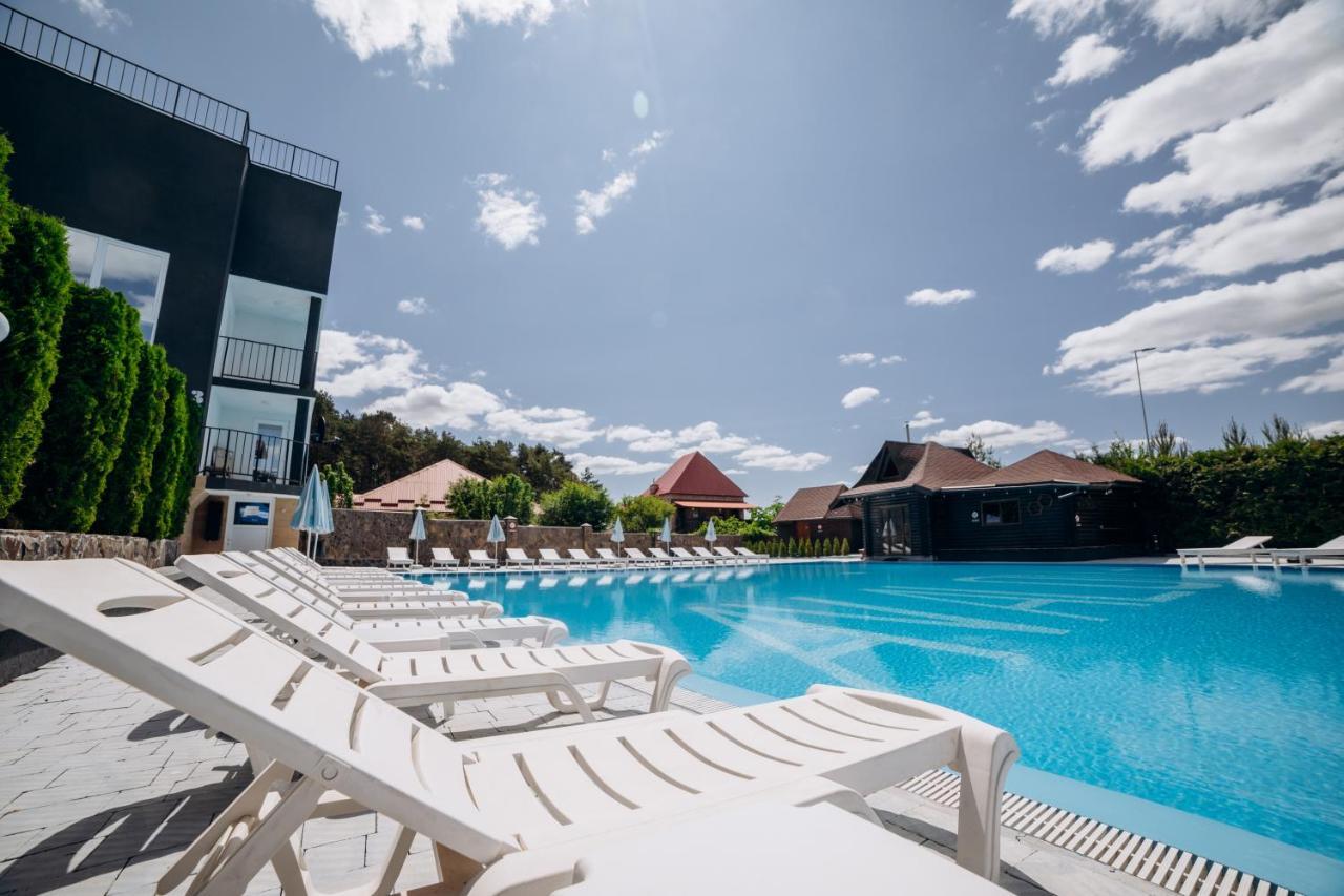Avalon Hotel&Pool Yelikhovichi Exterior photo