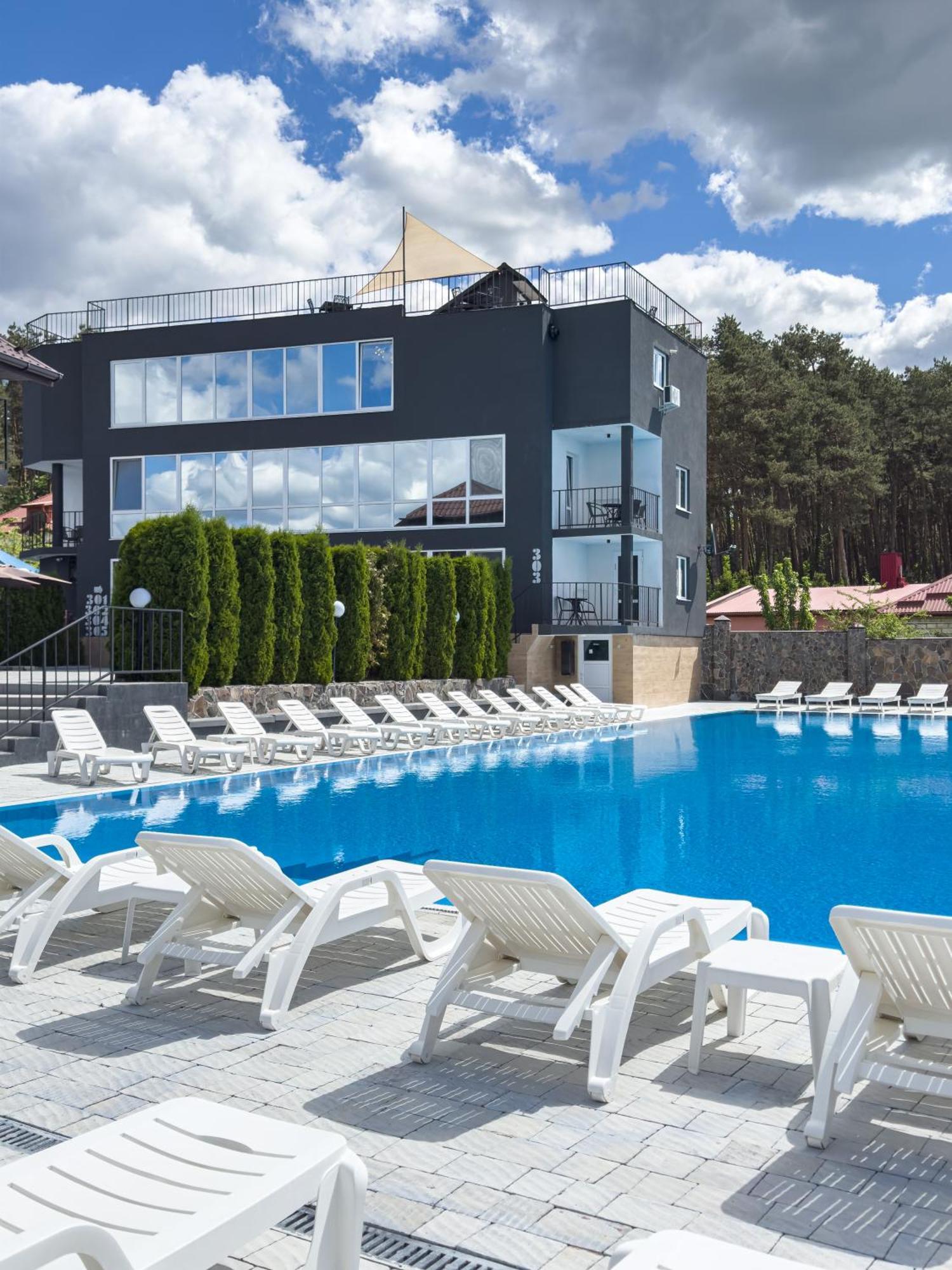 Avalon Hotel&Pool Yelikhovichi Exterior photo